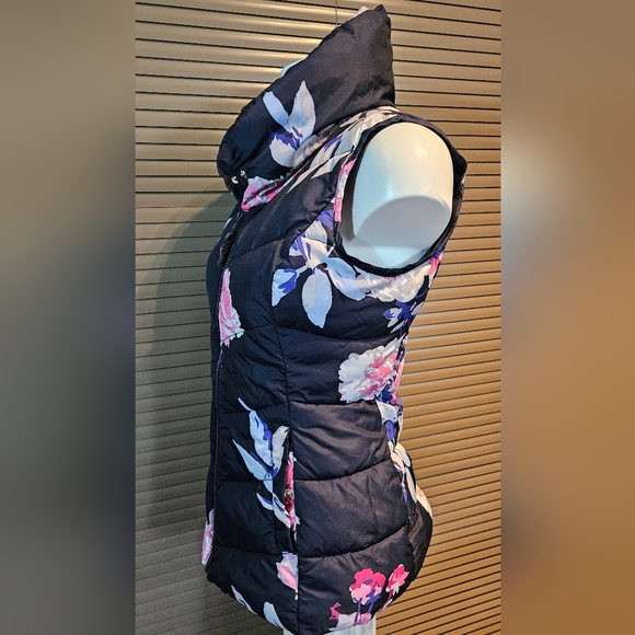 VGC Joules Merriton gilet RRP £55, fits UK size 8-10, quilted floral body warmer - Picture 11 of 16